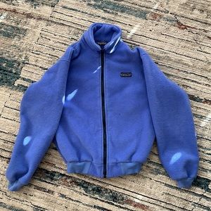 Kids Patagonia size 7/8. Small stain on front- see picture